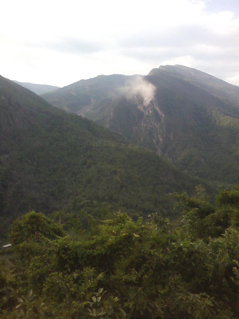 goyenechejulian's tweet image. Derrumbe de montaña a causa del temblor, km 22 via Cúcuta-Pamplona. @noticucuta @areacucuta @LAFmCucuta