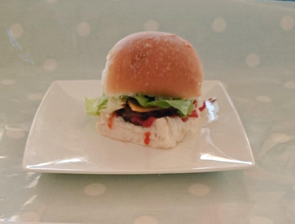 DMA_FoodTech's tweet photo. Some did opt for the savoury option, delicious crispy chicken and farm fresh, local burgers. Yes please!! Well done http://t.co/APfcHdv66K