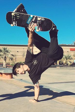 Happy Birthday Chris Cole!. You\re amazing, my favorite skater forever.      