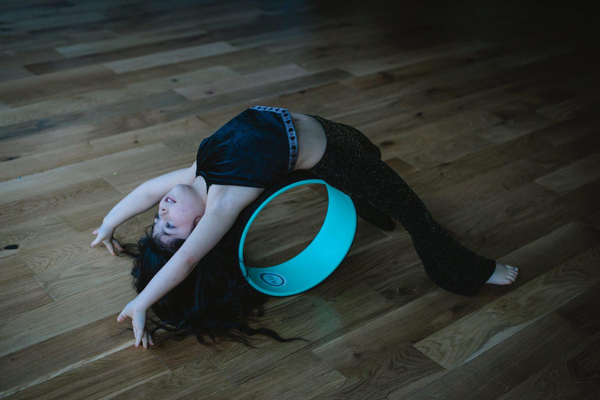 yogastudiosliv's tweet image. #DharmaYogaWheel #Openheart #OpenBody #OpenMind
Image @cusick_michael 
Model @loveyogabears
Clothing @Willowscall