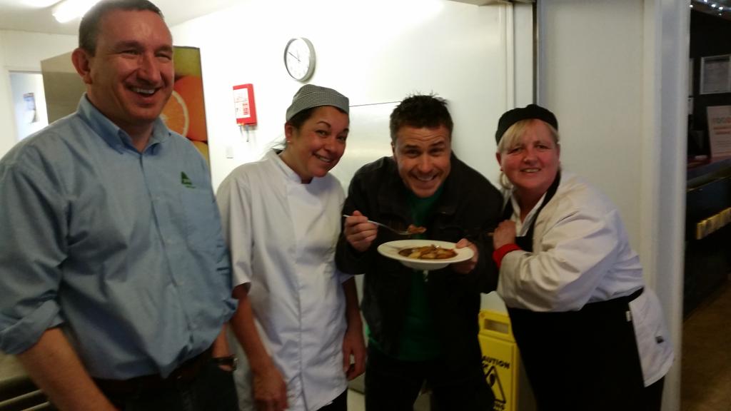 craigbigbro1's tweet image. “@YHALiverpool: Making their day,  Scouser @craigbigbro1 enjoying a bowl of scouse! @jerryyha http://t.co/6goF97q7KT” great boil of Scouse