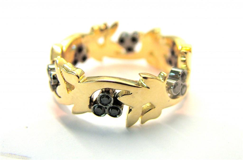 MaxdiamondsGB's tweet photo. Bespoke 'Gold and Black Diamonds' Ring - http://t.co/SxOoWqBWm4 http://t.co/cywL2R82nf