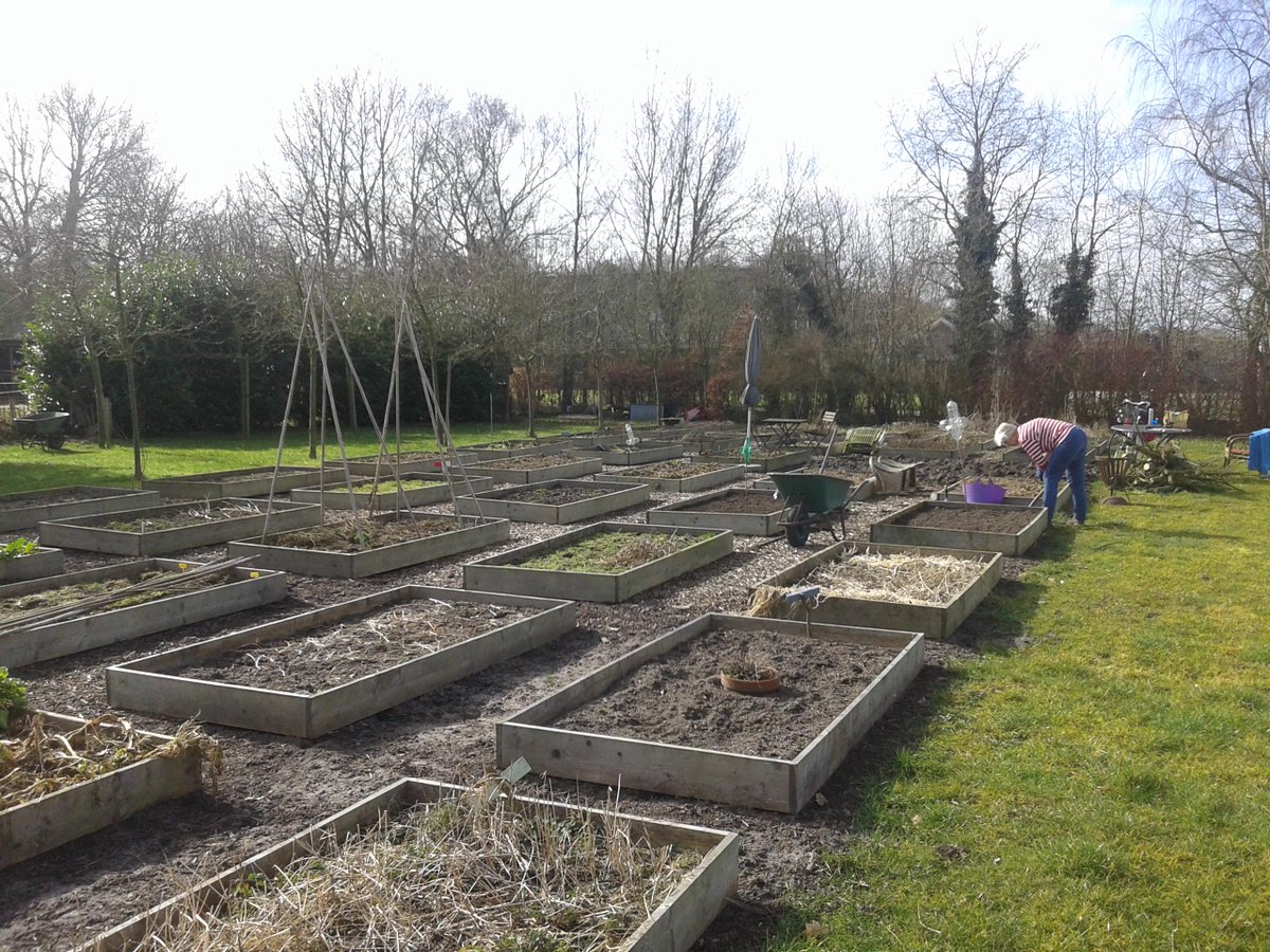 ROTARYCLUB NUNSPEET AAN DE SLAG IN DORPSTUIN #nldoet 1drv.ms/1xbigEV