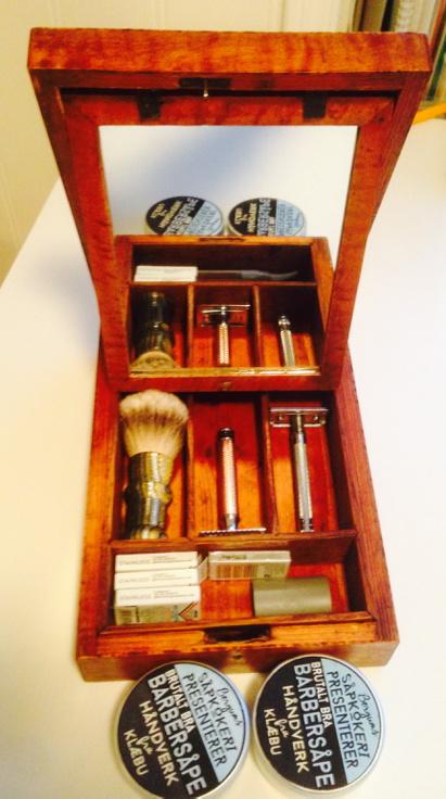 Barbererkasse fra 1868.
Utrolig bra stand må man vel kunne si.
#sotd #wetshaving