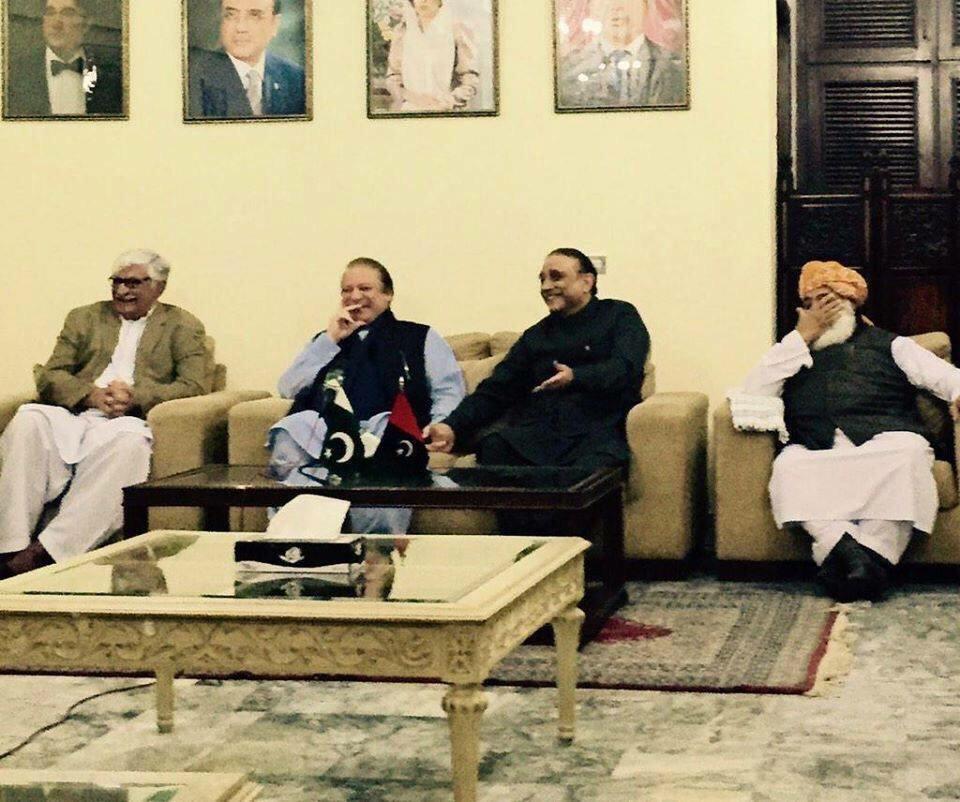iamozman's tweet photo. Hamara #matlooba PM hasb-e-wada zardari sey loot ka maal niklwata hua .... #ppp #PMLN #pti http://t.co/RlpRA5TAdM