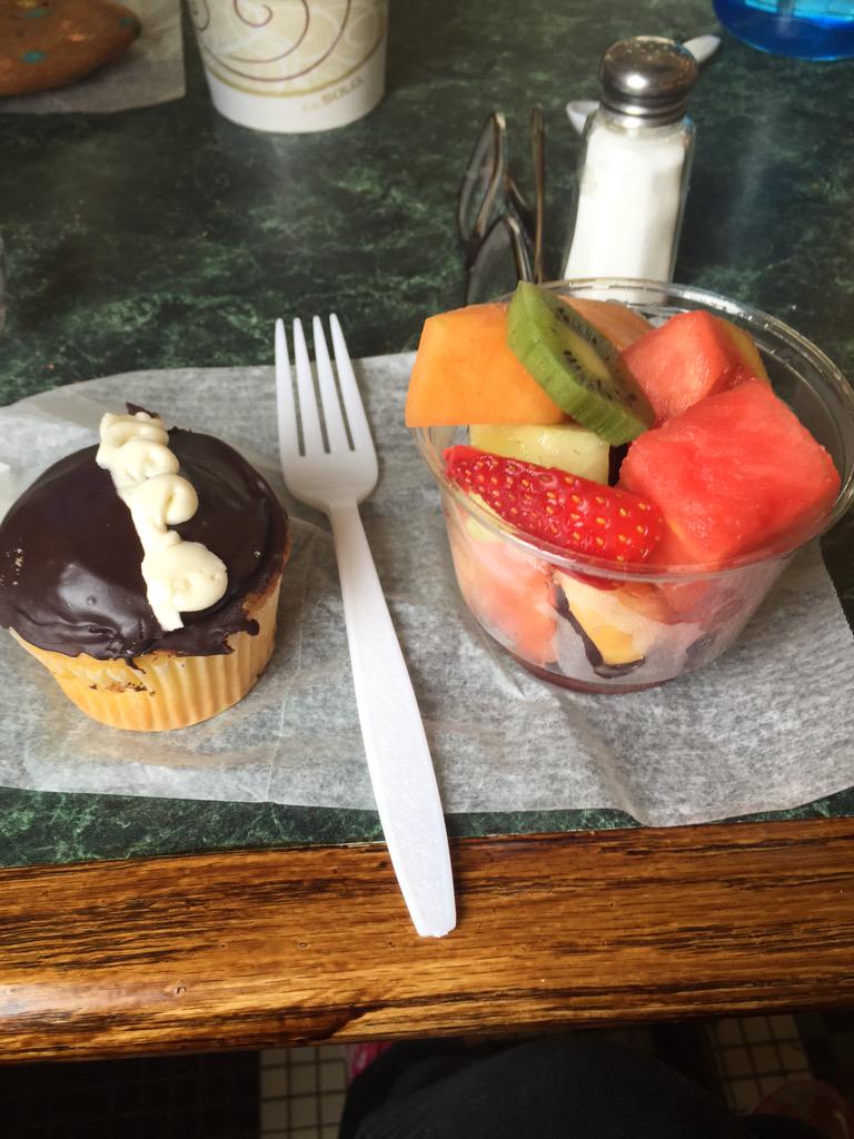 jessick_ah's tweet photo. #balancedlunch http://t.co/jQTHbKtXqt
