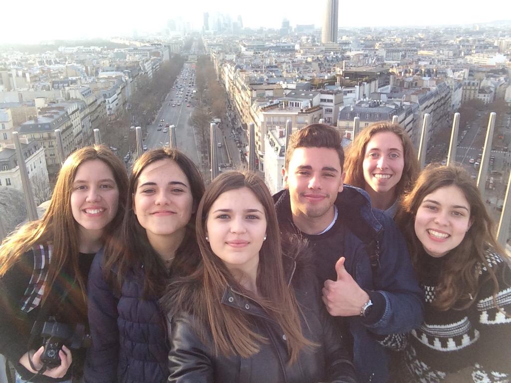 IreneBallester2's tweet photo. “@paularobledano9: "Siempre nos quedará París"💕 http://t.co/XuUJxz1KlR” volveremos😍