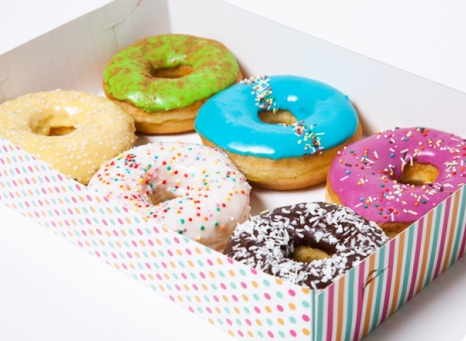 Donuts спб. Коробка с пончиками. Пончики в коробке. Набор пончиков. Donuts спб.