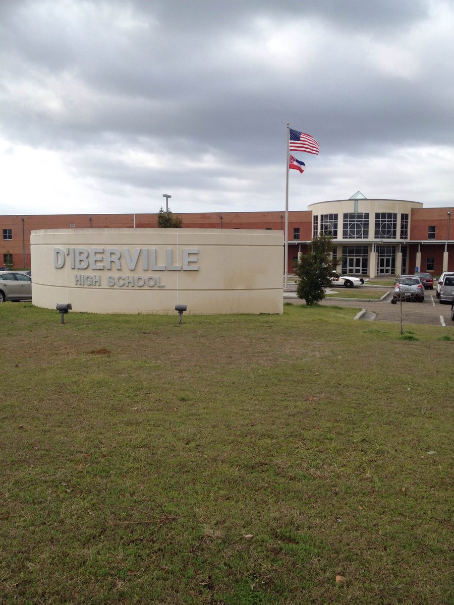 RyanMahanWx's tweet photo. d'Ville high school yearbook receives national honors for second straight year.  Watch NBC News 25@5:30 for more. http://t.co/3dxZUyzbFB
