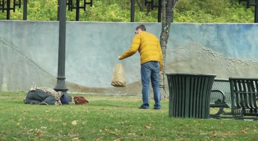 Suitable_Shares's tweet photo. #RandomActsOfKindness #randomactsofpasta Man uses #pastapass to feed homeless!
http://t.co/1CfM0XrXwd http://t.co/rwKcktj8NI
