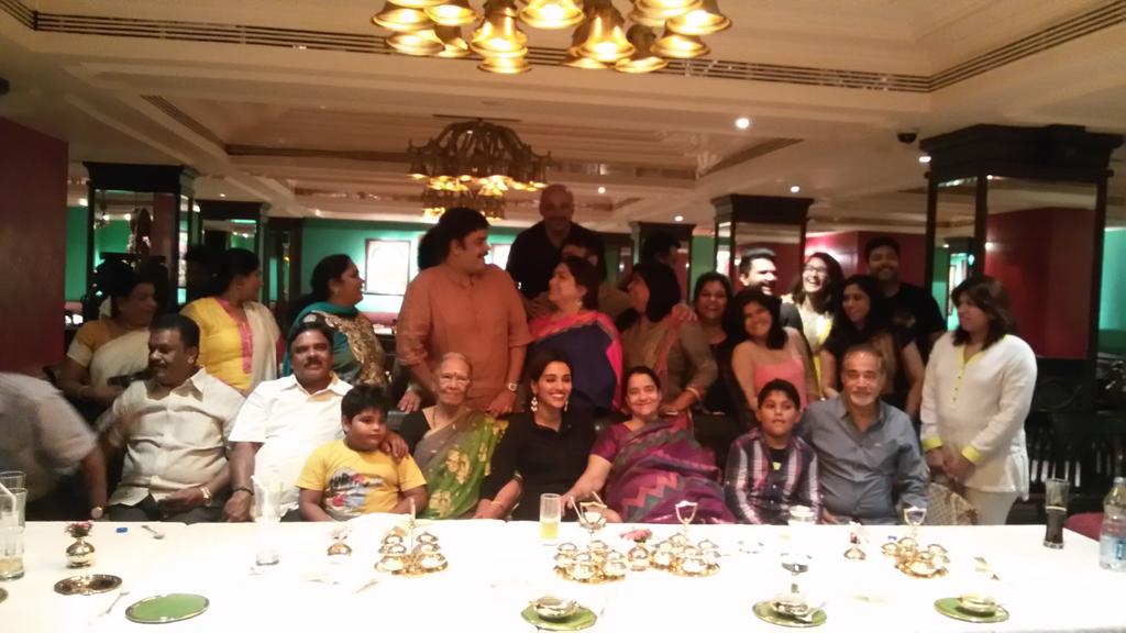 Ali_Wina's tweet photo. Few glimpse of memorable moments spend with family and close relatives during yesterday dinner. http://t.co/UftBtfPF5o
