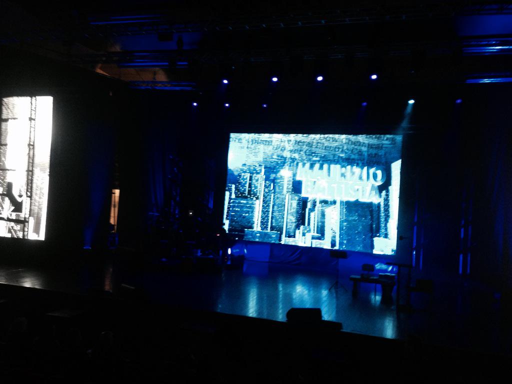 ABManagement1's tweet photo. #backstage @Battista_M @auditoriumdellaconciliazione #debutto #sipario #teatro #erofeliceenonlosapevo #dietrolequinte http://t.co/nZ1zkibdm8