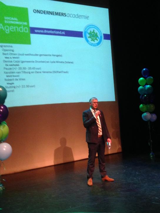 PietBleeker's tweet image. Collega Van Amerongen opent de SEA bijeenkomt MVO in de Meerpaal, op een droge vloer....