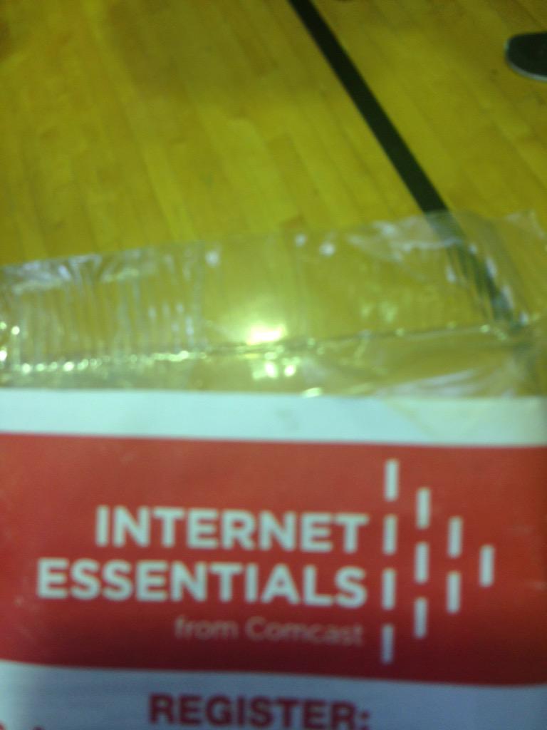 Vickki_dee's tweet image. #comcastinternetessentials #getconnected #InternetEssentials @chancetherapper @Ludacris @ComcastILLINOIS markbar