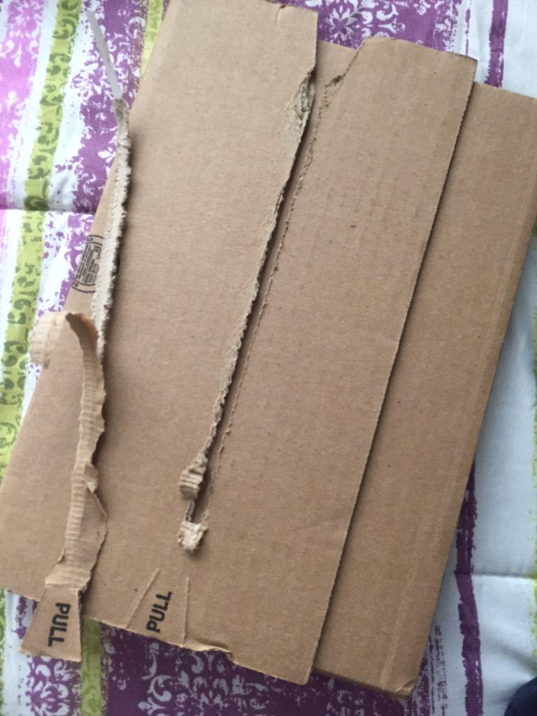 emilia_ca00's tweet image. #unboxingfail I swear I have never been able to open one like a normal person.