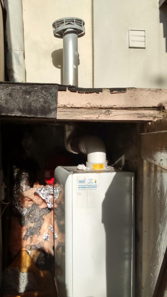 micksaplumber's tweet photo. Installation by a qualified and registered gas installer  #bellend @TheBadPlumbing http://t.co/o3CmIDf2DN
