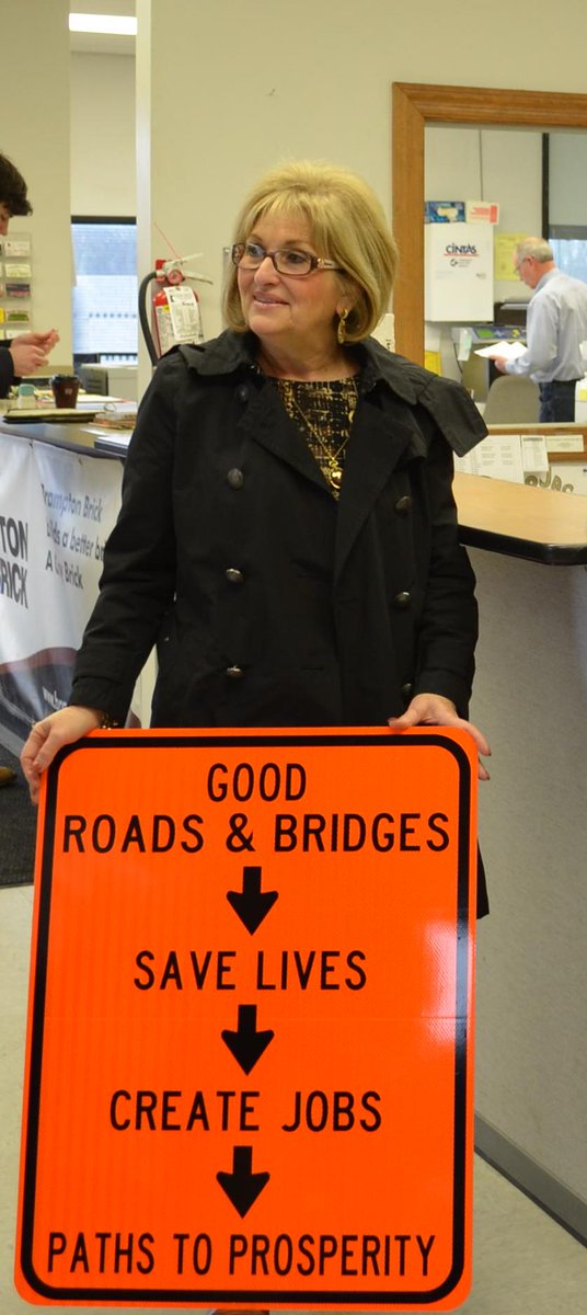LoJacTN's tweet photo. Congressman @RepDianeBlack visited us this morning.Thank you for your visit and we hope you enjoy your sign! http://t.co/9eh9KaPAvD