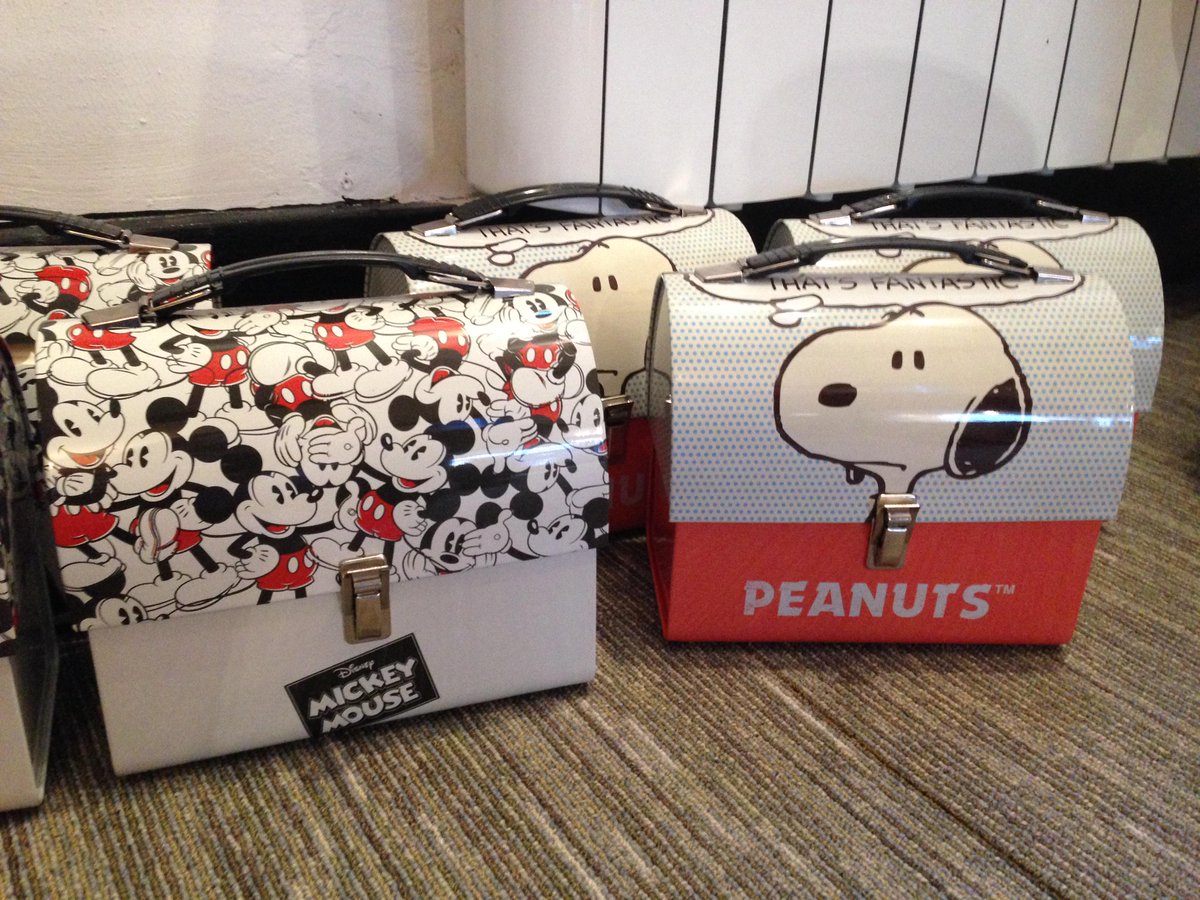 beeskneescook's tweet photo. Got to love these new lunch boxes!!! http://t.co/YuI38oBnp5