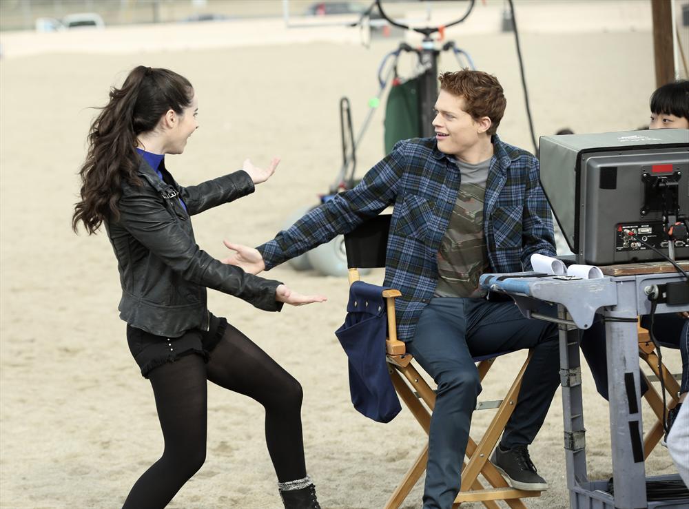 SABTVSeries's tweet photo. In just FIVE hours, #Bemmet reunites on the beach in LA! Get ready, EST/CST fans! #SwitchedatBirth http://t.co/fChz2VJMMo