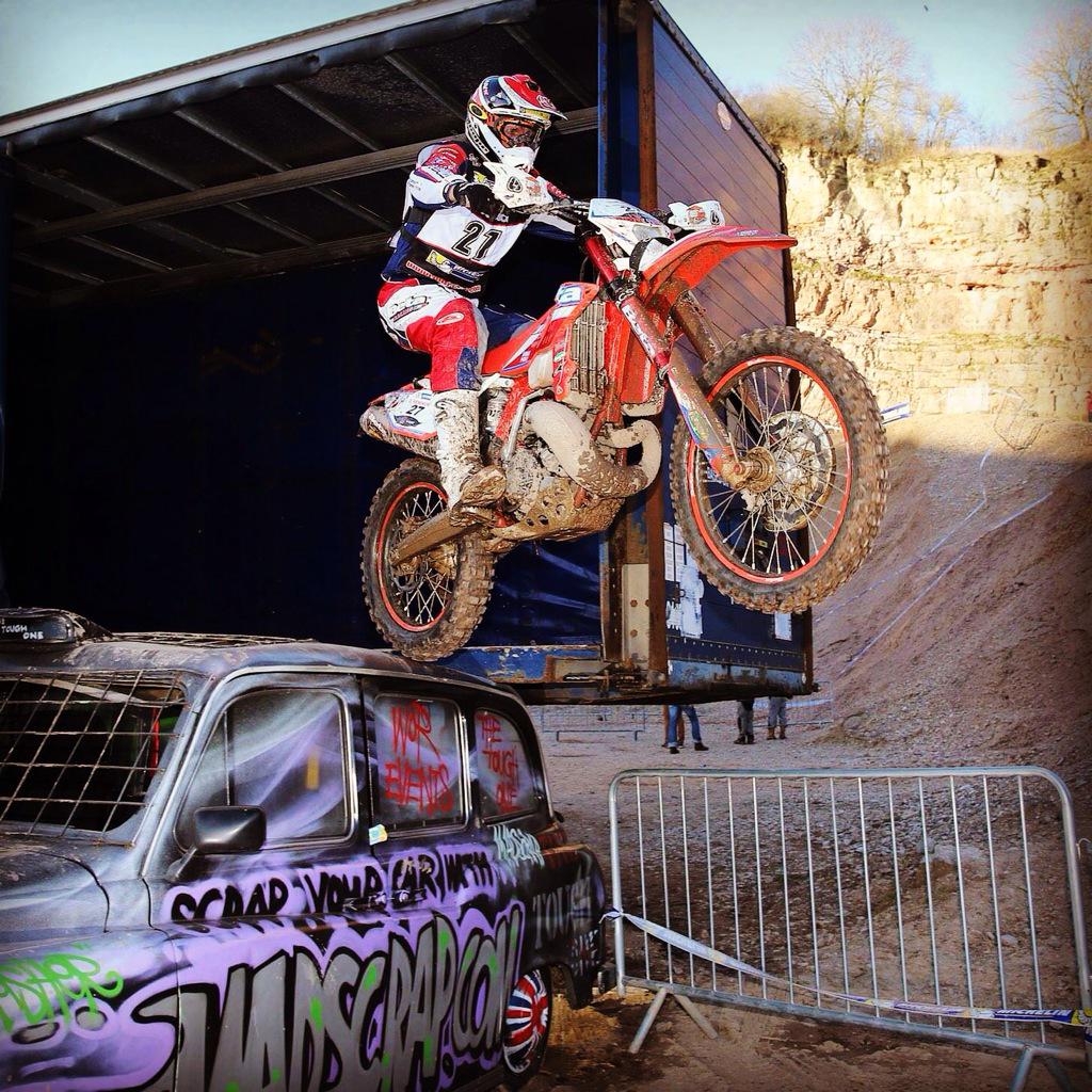 Taxieeee! #trailer #jump #toughone #michelin photo Garry Barns 👍 <a href="/Betamotor/">Betamotor</a> <a href="/MichelinTyres/">Michelin UK</a> <a href="/amped/">Amplified</a> <a href="/MojoSuspension/">Mojo Suspension</a>