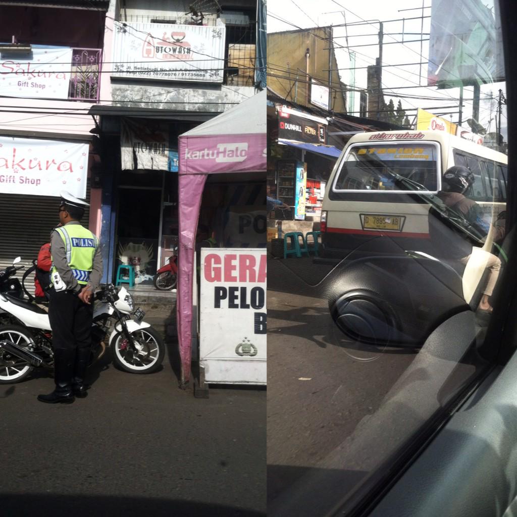 mutiarAnggraeni's tweet photo. @ stopan stiabudi-gerlong. EVERYDAY sllu gni. angkot ngetem smbarang, polisi byk tp acuh malah cr "mangsa" @PRFMnews http://t.co/Oahaf6HlSN