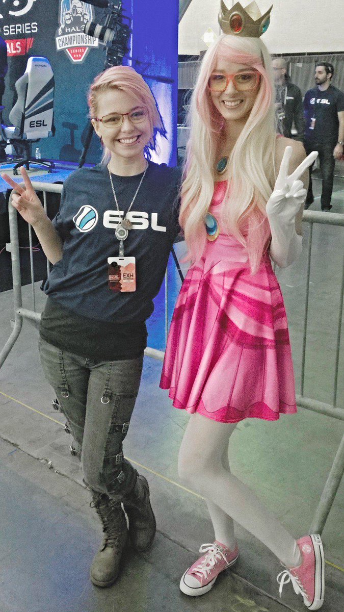 MrsViolence's tweet image. Love this girl! @xbrixbrix &amp;lt;3 So great to meet you!! &amp;lt;3 #PAXEast2015