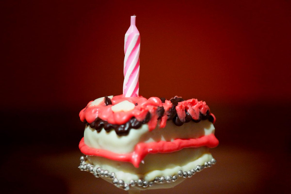 PopCake99's tweet image. Heute haben wir mal mit Geburtstag cakepops angefangen!