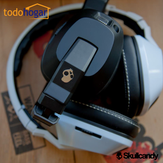 skullcandyec's tweet photo. Prende tus días con tus #Skullcandy encuéntralos en #TodoHogar a nivel nacional #music #loud #ecuador #headphones http://t.co/LlVEUts1Yp