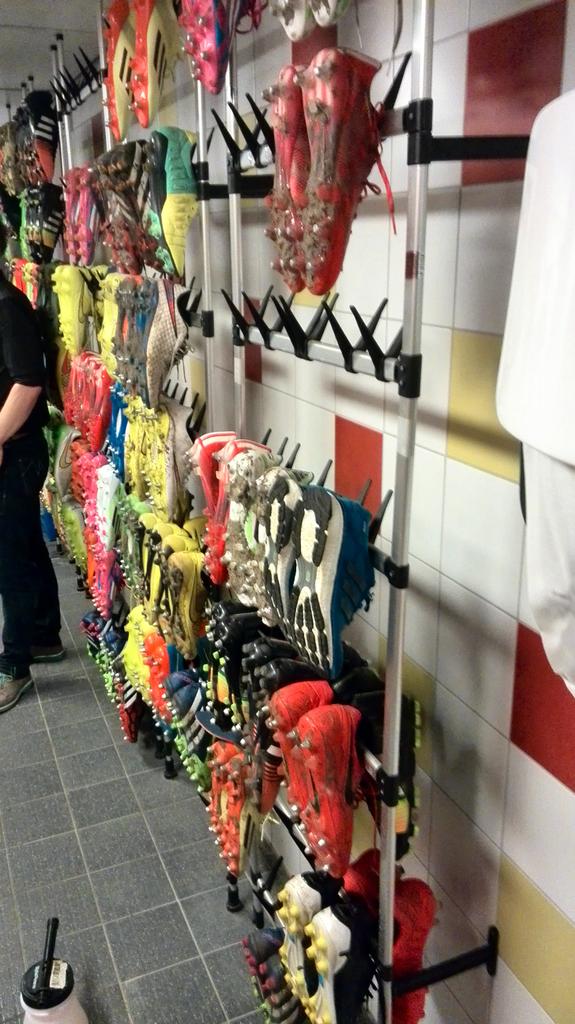 voetbalschoenen van spelers Kowet. MKB Deventer netwerkbijeenkomst.