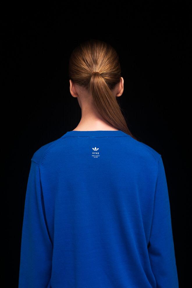fashionsnap's tweet photo. 【今日】アディダス オリジナルス×HYKE(ハイク)コラボライン新宿伊勢丹で先行販売。全アイテム公開中。スニーカーはユニセックス展開 http://t.co/xT9aO0ajLN http://t.co/c7c4i9DlML