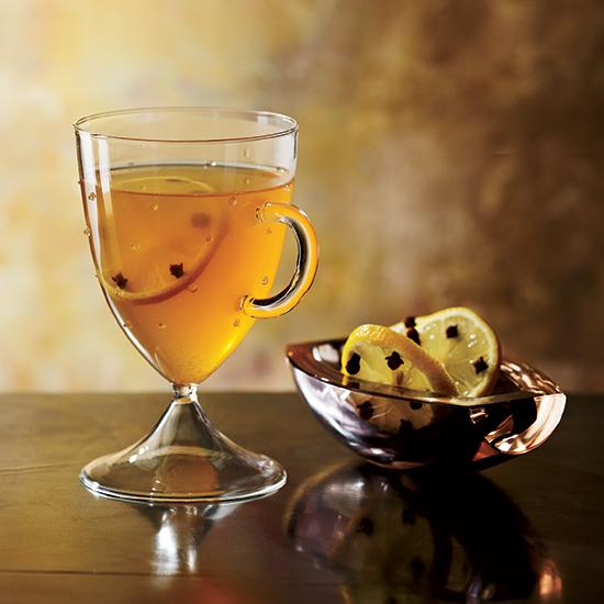 This is the world’s best St. Patrick’s Day cocktail care package: fandw.me/18yV7pv @cocktailcourier