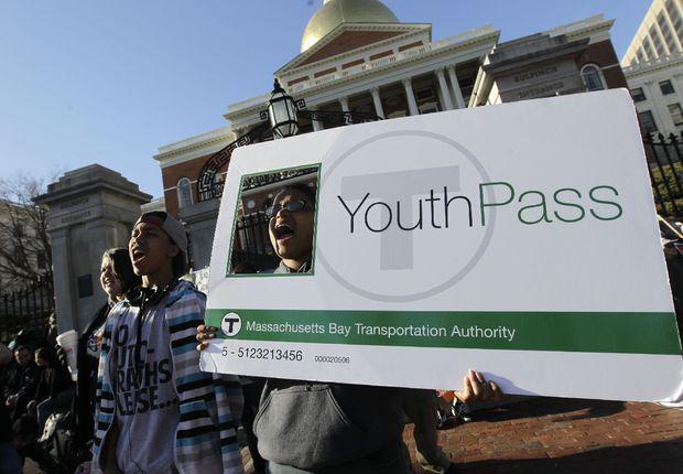 Why Boston's cash-strapped transit system is piloting lower fares for students trib.al/gm9u1Mc