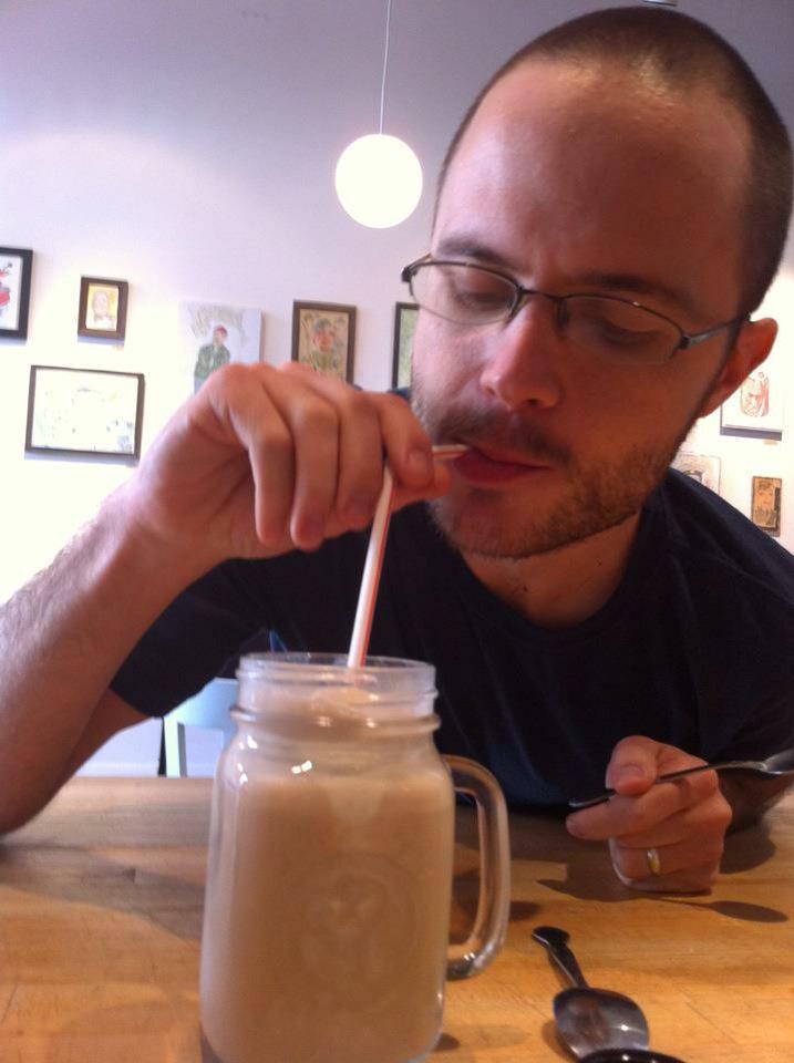 CupcakeRoyale's tweet photo. Cakeshake anyone? Milkshake + cupcake blended together #whychose #cakeshake #secretmenuITEM #dontshare #ohyeah #ohyum http://t.co/ol3rq6W2uU