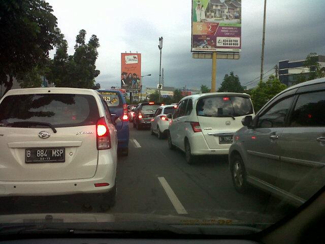 TorryFardiyanto's tweet photo. @RadioElshinta Jl Alternatif Cibubur arah Jakarta mulai padat selepas Citra Grand cuaca cerah berawan http://t.co/1KVaTrvRxb