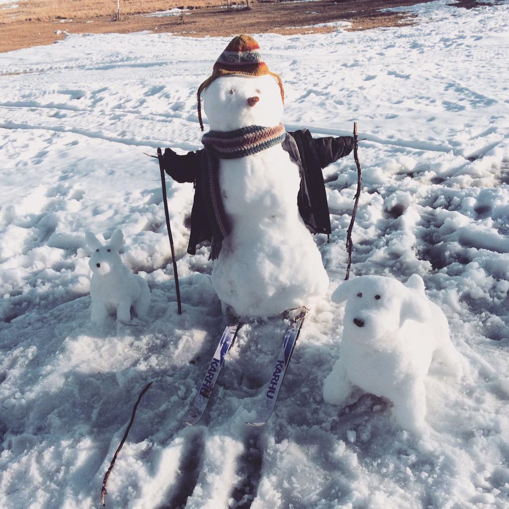 skinadlersmith's tweet photo. My daughter is trying to hold onto winter. #notreadyforspring #notfinishedskiing http://t.co/vuy7L8eJle
