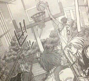 _amaterasuuuu's tweet image. Oh wow... is that Kagami wearing the #5 jersey? And dunking from a pass from Akashi? O_O #vorpalswords #extragame