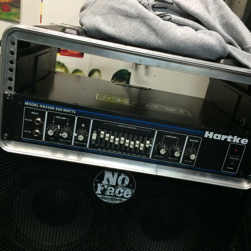 NoFaceLIHC's tweet photo. Paul blows his head tonight at practice #fml #wtf ... #guitarRepairs http://t.co/V5Gfp1VPzl