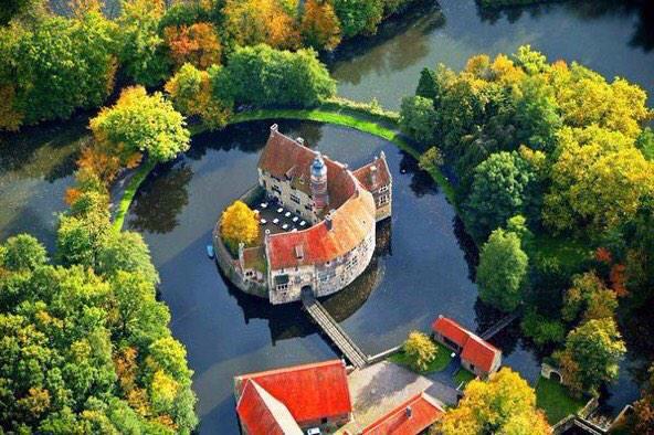German_Pics's tweet photo. Castle Vischering in Lüdinghausen, North Rhine-Westfalia http://t.co/Vr35eDLKLr
