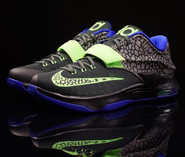 SneakerTicker tweet picture