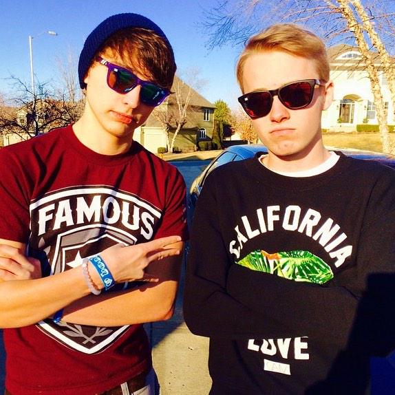 Texting_Colby's tweet image. You Guys Are Rocking! Those Sunglasses 😎😎😎😎😎#BecauseYourTheCoolKids #BeLikeTheCoolKids @itscolbybrock &amp;amp; @SamGolbachh