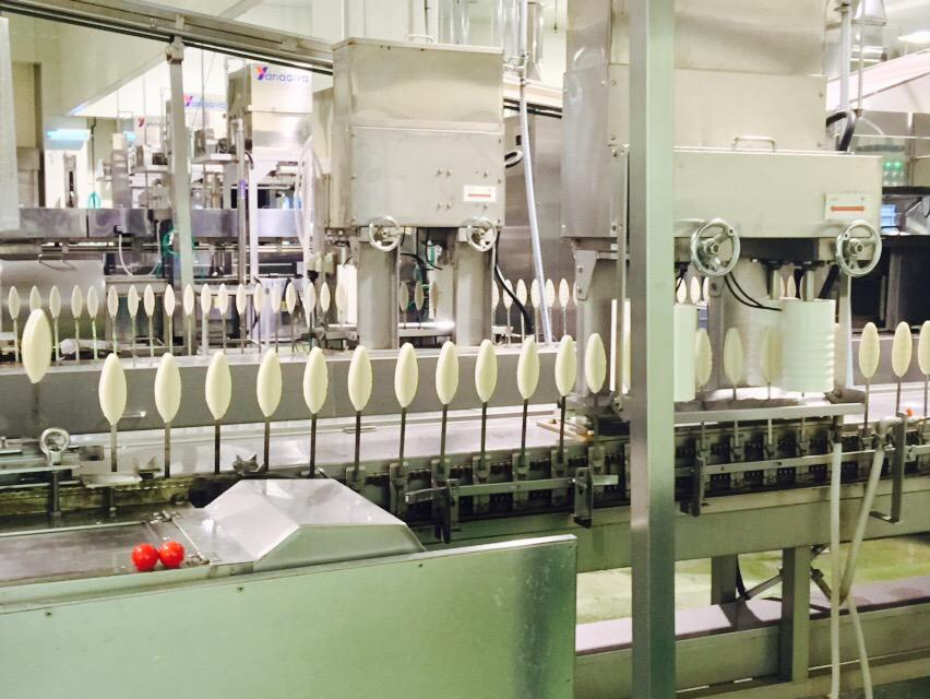 今日誕生日の方へ。
「誕生日3月11日なんですよね…」なんて悲しい顔をしないでください。
あなたと同じ日に女川でうまれた笹かまぼこ達は、誰かを笑顔にするため全国へ旅立ちます。
私には「あの日」でも、あなたには笑顔の一日であってほしい。