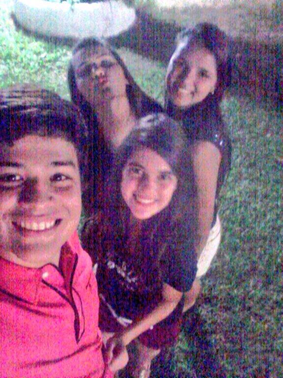 _jamilli's tweet image. Que saudade de vocês, férias querendo chegar já pode. ❤️ e da bruninha, acho que nessa hora ela já tava caída kkkkkk