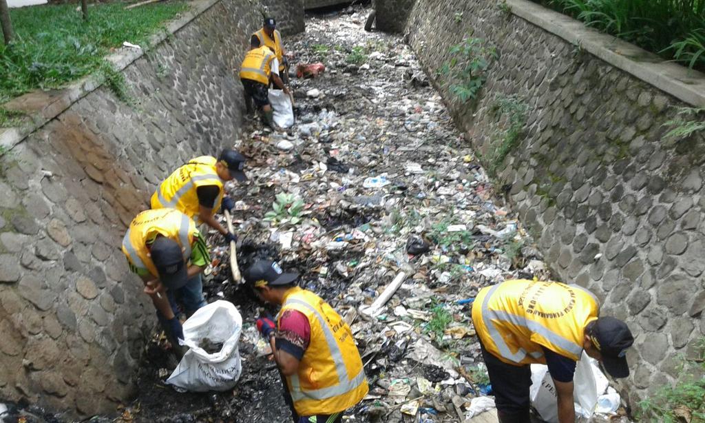 <a href="/ridwankamil/">Ridwan Kamil</a> <a href="/OdedMD/">Oded Muhamad Danial</a> <a href="/yossiirianto/">Yossi Irianto</a> <a href="/DiskominfoBdg/">Diskominfo Kota Bdg</a> 11/3 Pasukan Katak, tindaklanjut laporn <a href="/yoxsdoyoxs/">🧡</a> saluran Eyckman