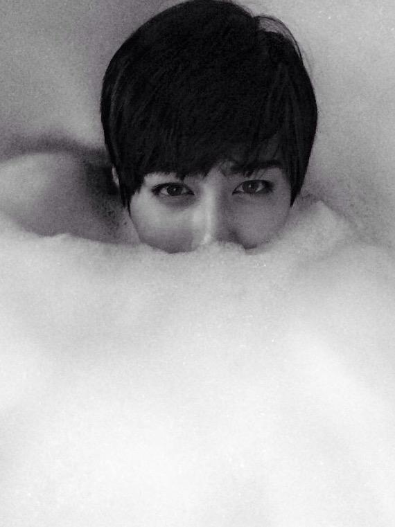 JAEHYOBB's tweet photo. _

             2015/01/21

             訳   熱いお湯で
                   入浴中の
                   バブルを
                   取り除きたいか？

_
https://t.co/HMJBh5JHut