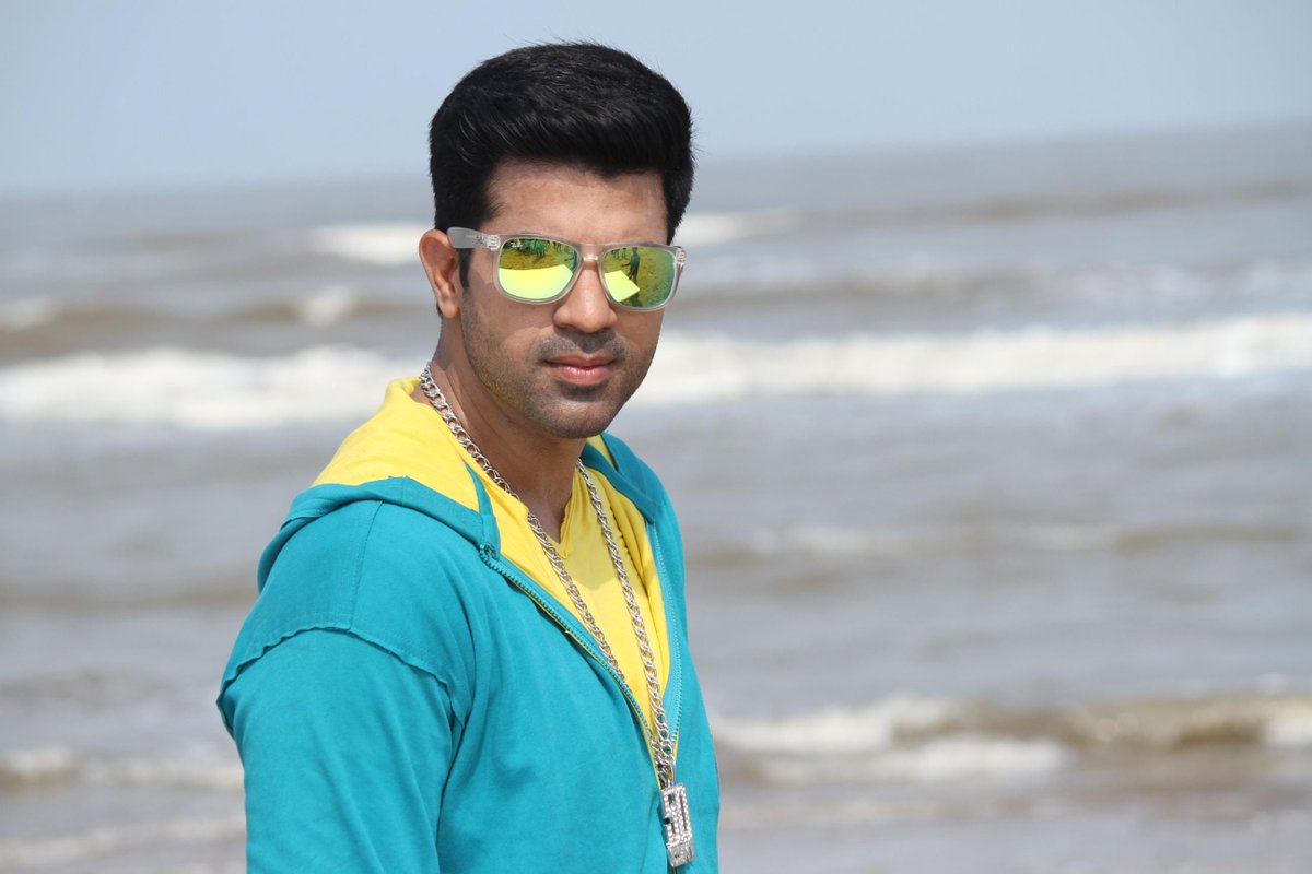 Don't wait any more! Catch #HeyBro in theatres near you!

Book your tickets here: bit.ly/HeyBroBookTick…