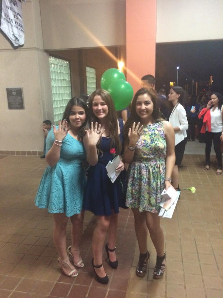 grecymariee's tweet image. I love you all 💗 #Class16' #upperclassmen #soclose #greatnight