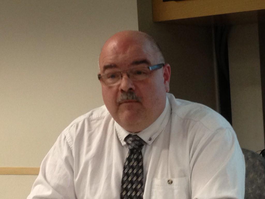 GyarmatiSandor's tweet photo. #deltabc @deltasd37 @PaulSteer DTA to board- Schools dirtier. Why more admin. but no class size &amp; comp. improvement? http://t.co/ndz8URFM1q