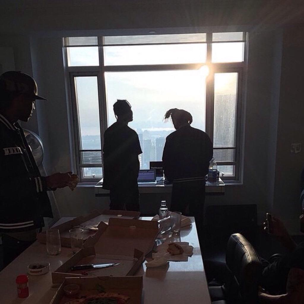 khalia_smith's tweet photo. “@TheWeekndNewsXO: WORK @theweeknd @trvisXX http://t.co/h96AAzbh7o”