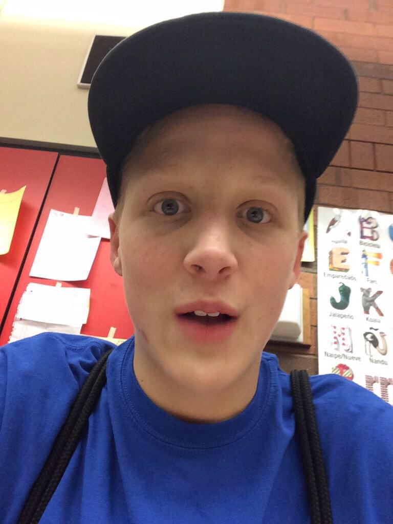 meeria321's tweet image. Mi clase favorita es el español porque tengo muy buenos amigos!! @vickylikescows @Kylie_Scholes #masterypoints