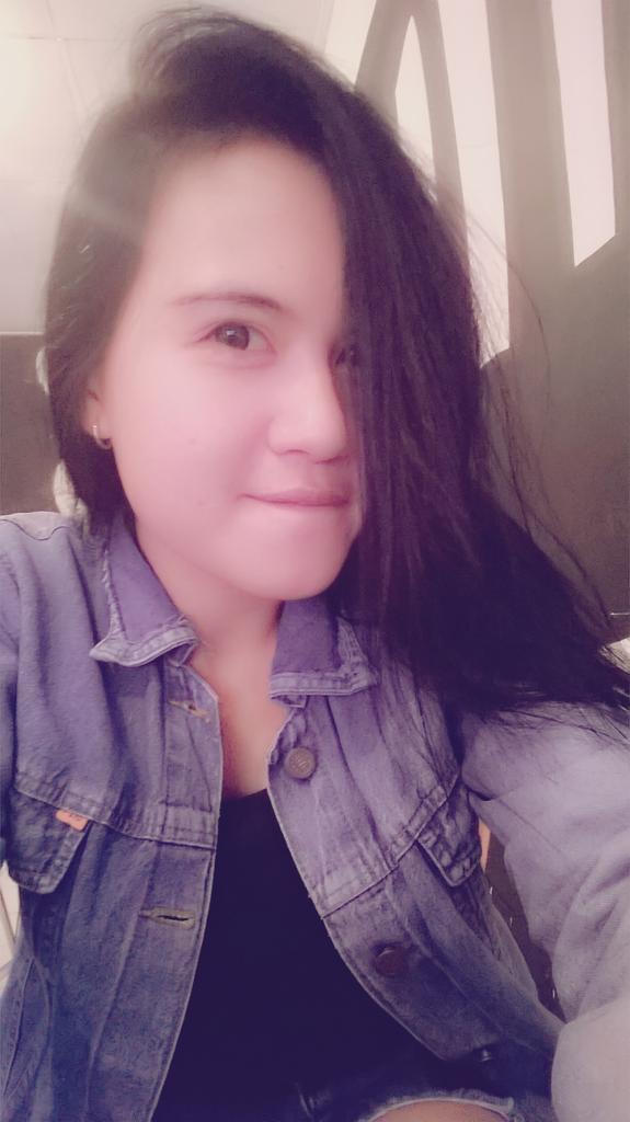 Imam_Crew's tweet photo. Siapa yaaahh?? :p hahaa kabur ahh ntar kamu ngambek trus galau lg kan kacau xD RT @pipitpipoot Me http://t.co/hAyko241nm